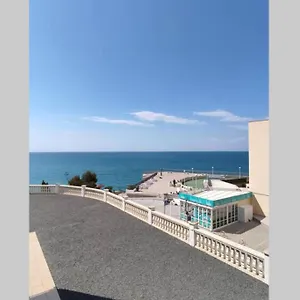 https://paradis-salou-centro-turstico-wifi-piscina-vistas-al-mar.catalonia-hotels.com